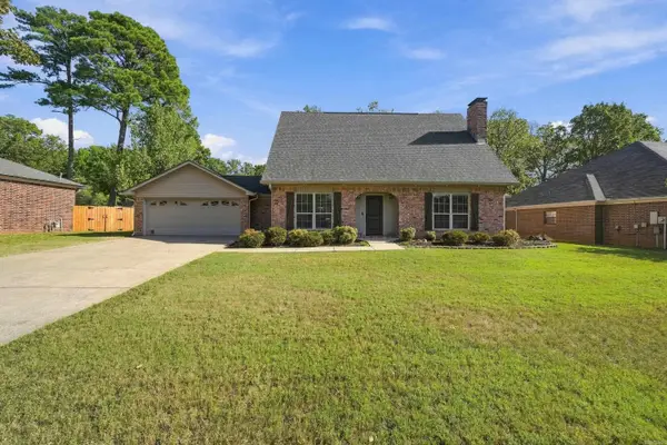 8 Winona Dr, Maumelle, AR 72113