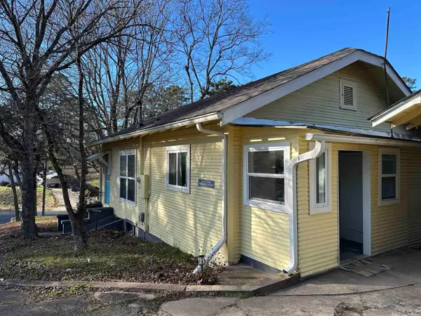 302 Mountain Valley Street, Hot Springs, AR 71901