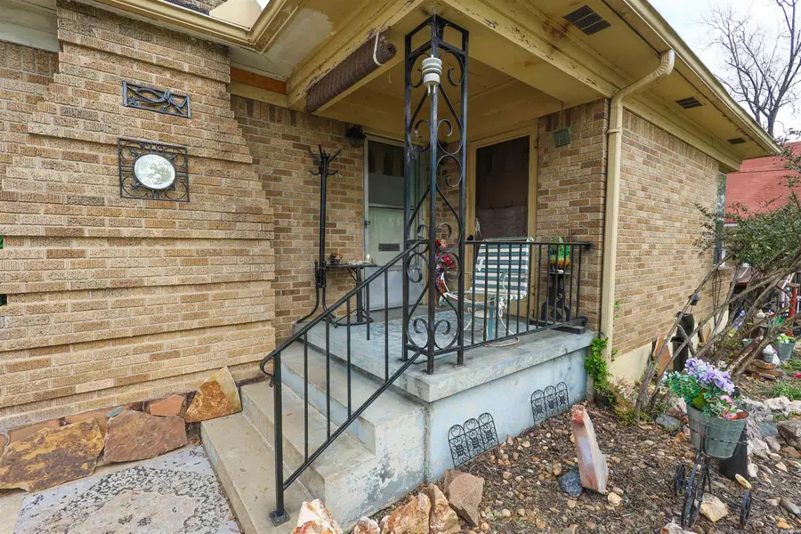 1008 W Grand Avenue, Hot Springs, AR 71913 - #3