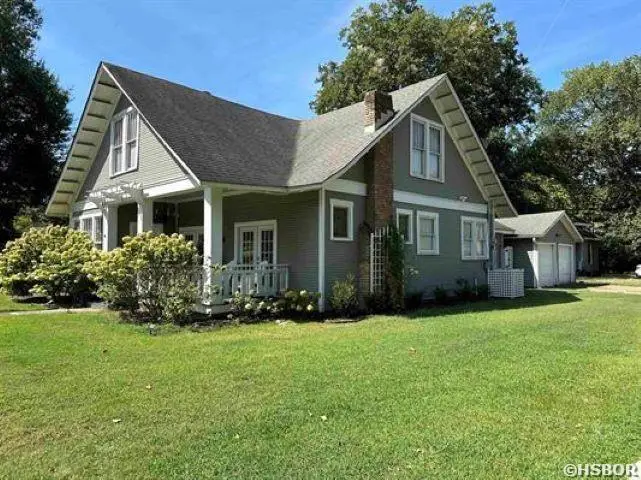 906 School Street, Malvern, AR 72104 - #1