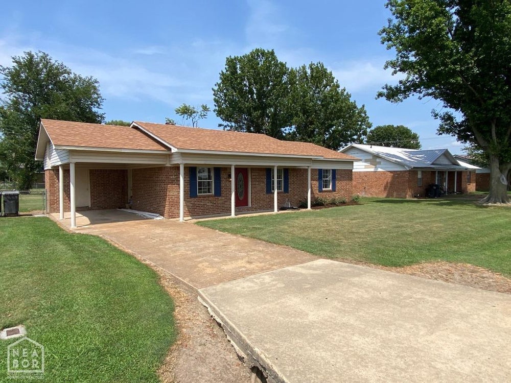 1304 Magnolia Avenue, Walnut Ridge, AR 72476 ERA