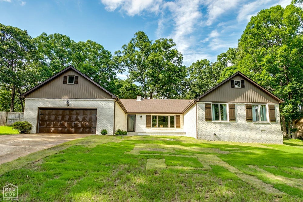 2102 Catharine Drive, Jonesboro, AR 72404 ERA