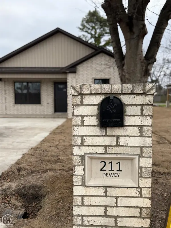 211 W Dewey, Manila, AR 72442