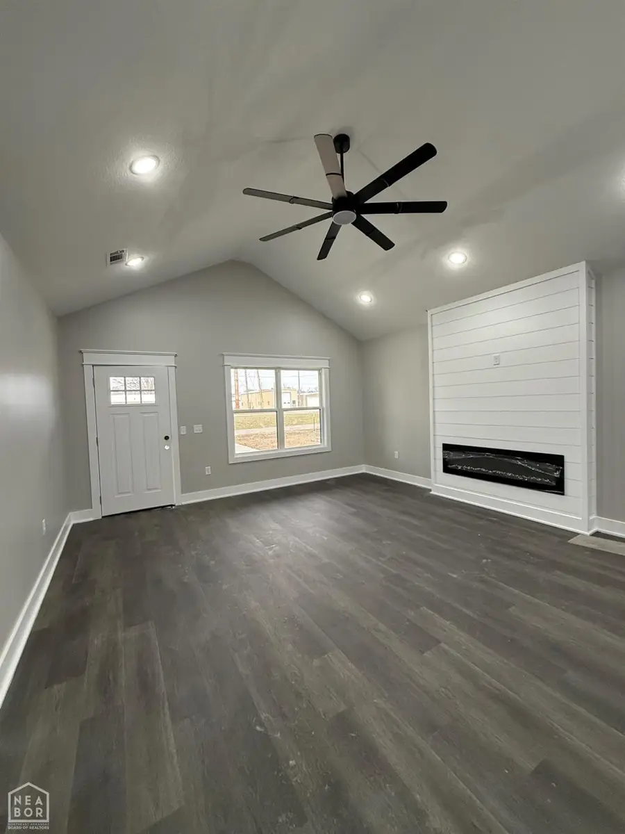 211 W Dewey, Manila, AR 72442 - Image #2