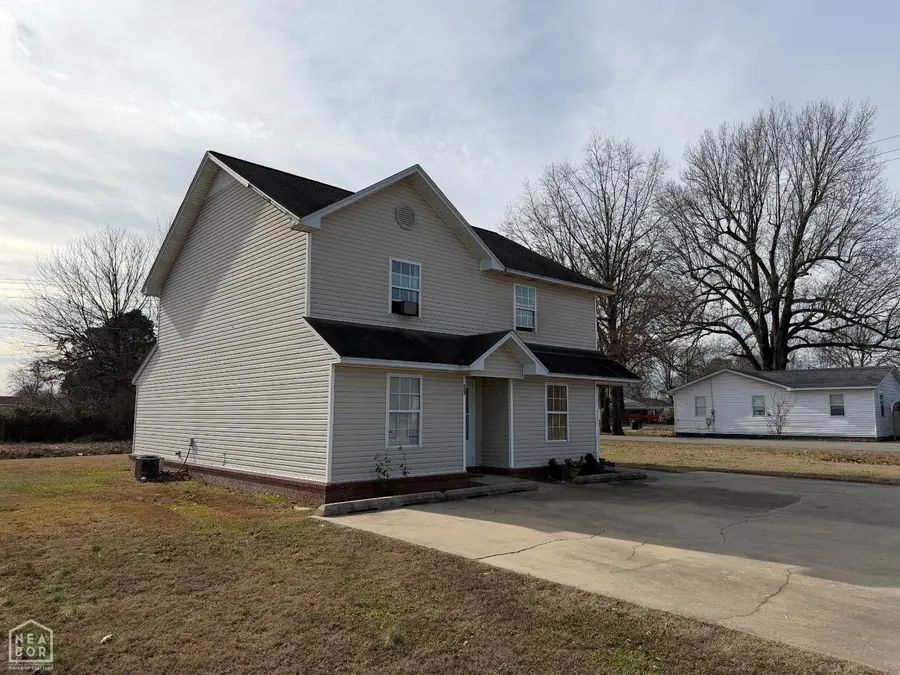 927 E Margret, Piggott, AR 72454 - Image #3