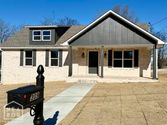 309 W Light Street, Paragould, AR 72450 - Image #1