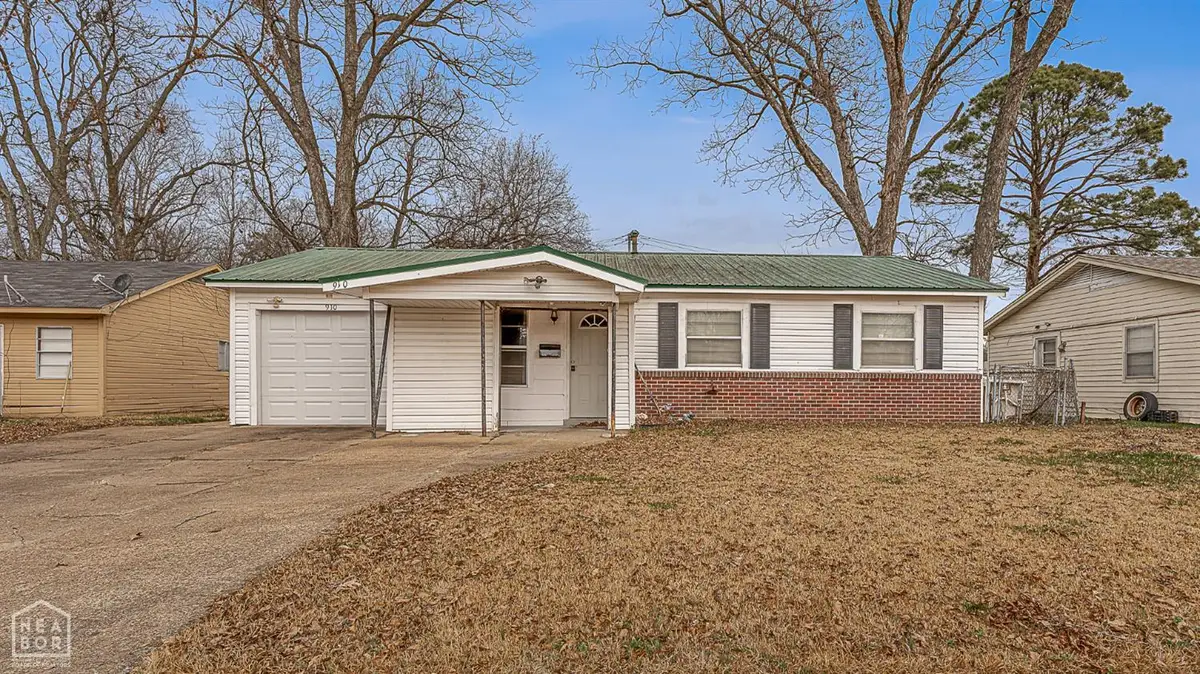 910 N Garden Drive N, Osceola, AR 72370 - #1