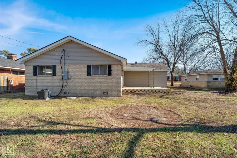 911 NW 5th Street Nw, Walnut Ridge, AR 72476 - #3