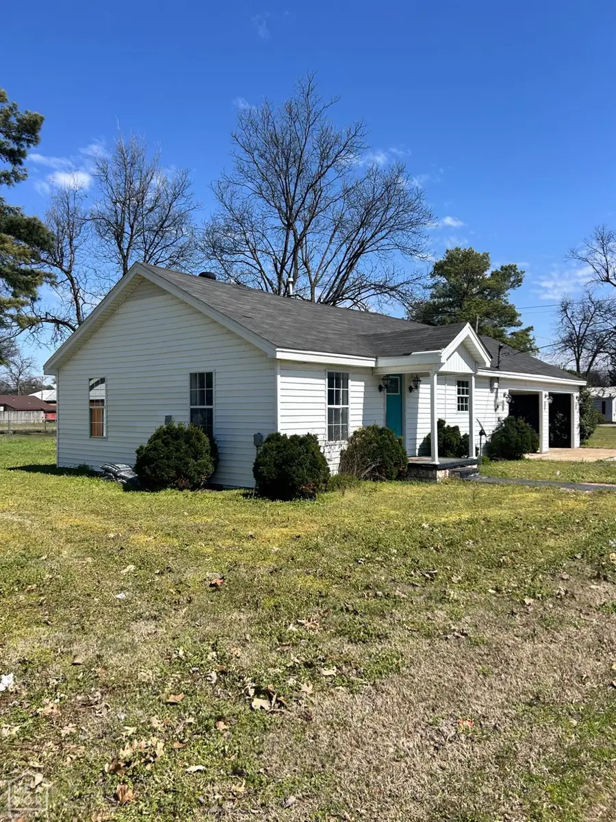 106 E 6th Street, Leachville, AR 72438 - #2