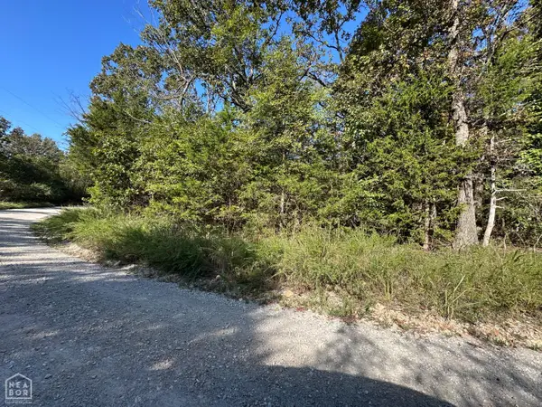 1 Round Mountain Drive, Flippin, AR 72634