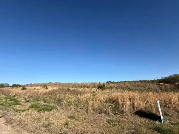 13 Ac Chateau Boulevard, Paragould, AR 72450