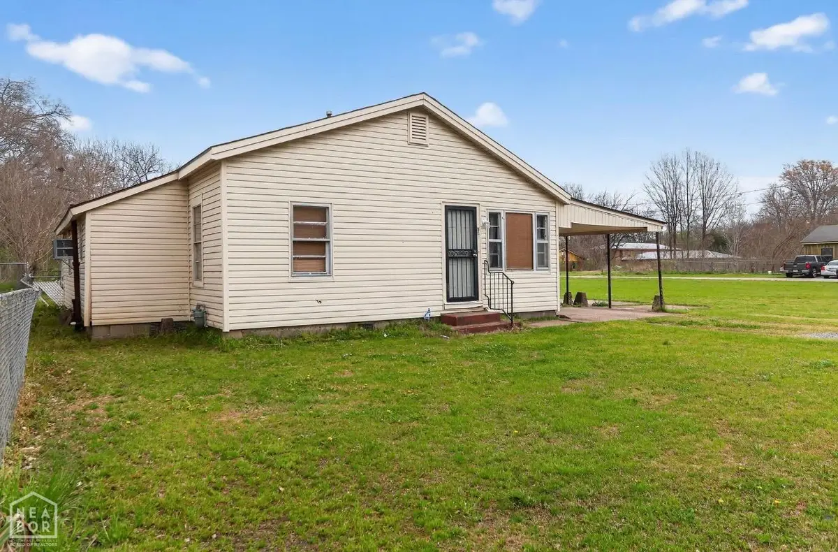 520 Russell Avenue E, West Helena, AR 72390 - #1