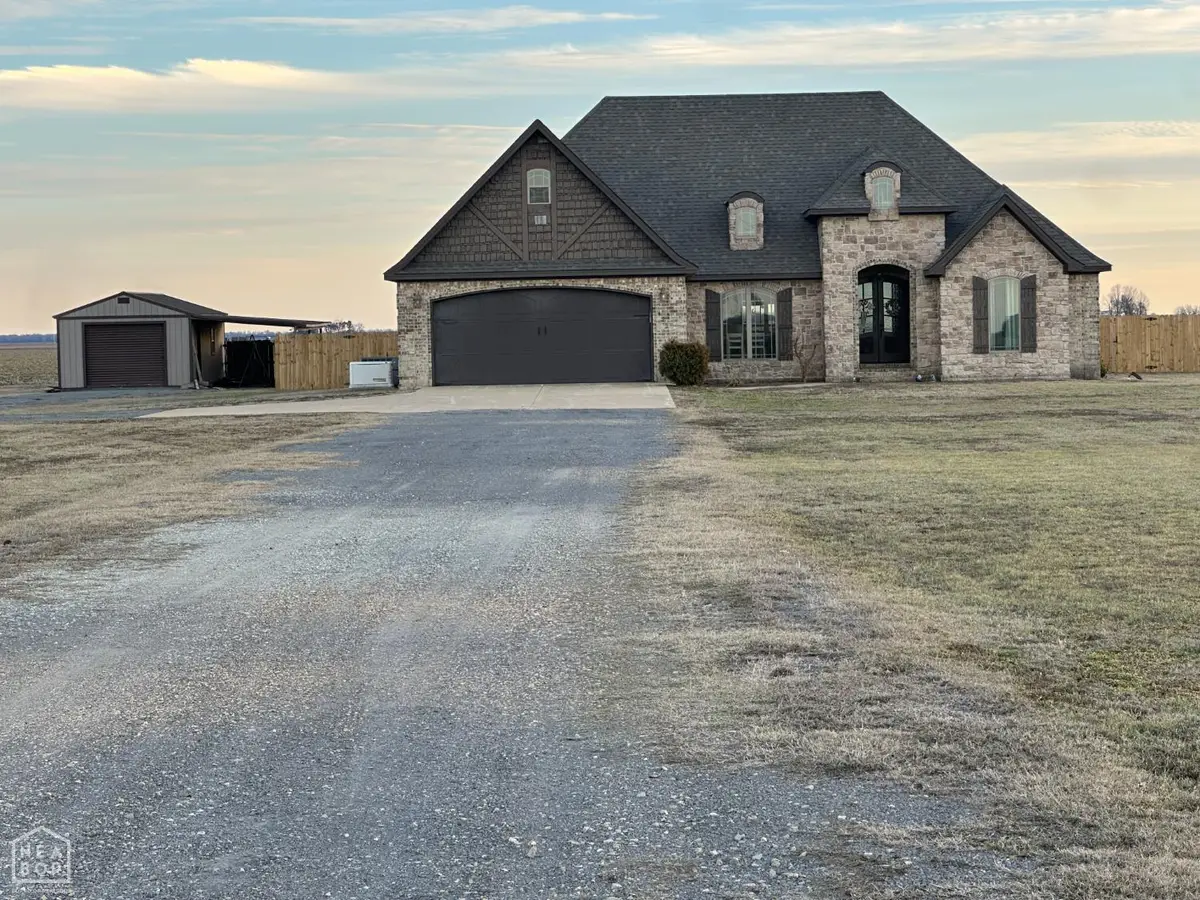 422 W State Street, Caraway, AR 72419 - #1