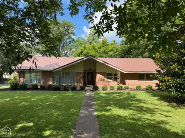 728 N 5th Avenue, Piggott, AR 72454