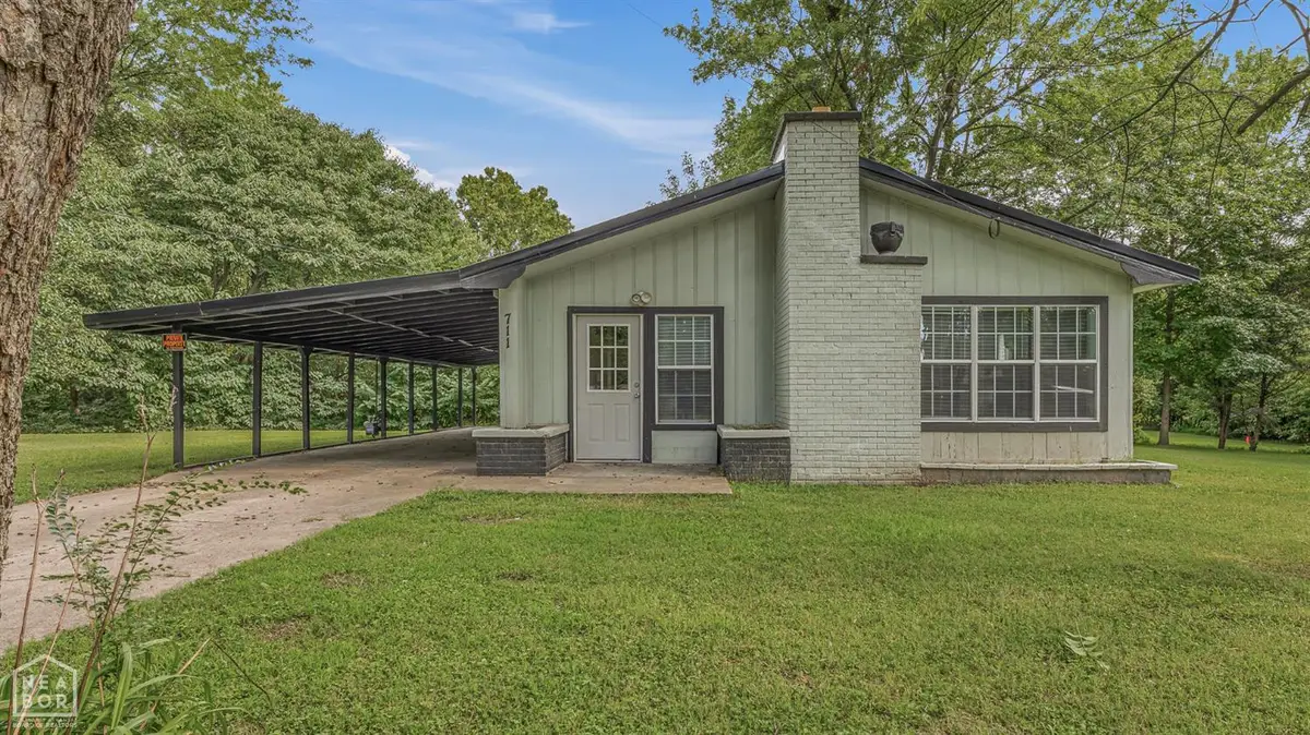711 E Walnut Street, Paragould, AR 72450 - #1