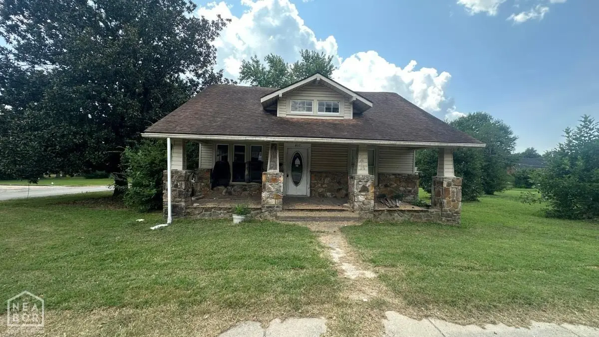 410 W Jackson Street W, Piggott, AR 72454 - #1