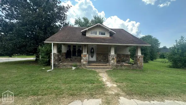 410 W Jackson Street W, Piggott, AR 72454