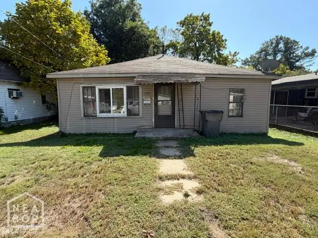528 E Lake Street E, Paragould, AR 72450 - #1