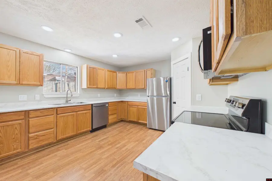 915 E 2ND STREET, Mountain Home, AR 72653 - #2