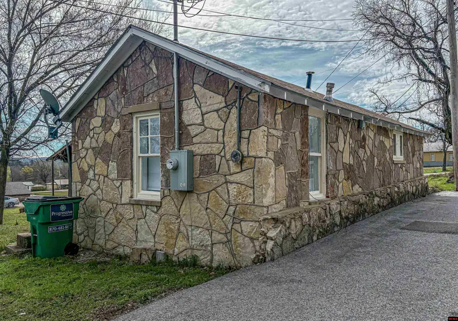 399 N COLLEGE STREET, Yellville, AR 72687 - #3