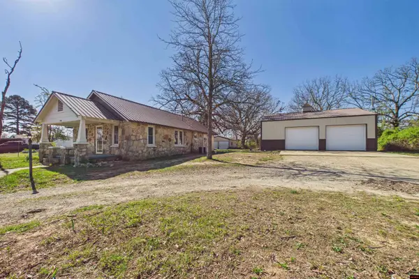 1348 CR 806, Gainesville, MO 65655