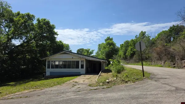 317 W 5TH STREET, Yellville, AR 72687