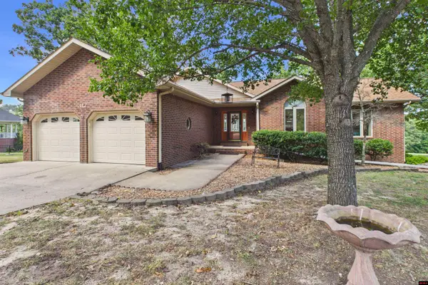 412 AIRPARK RD, Horseshoe Bend, AR 72512