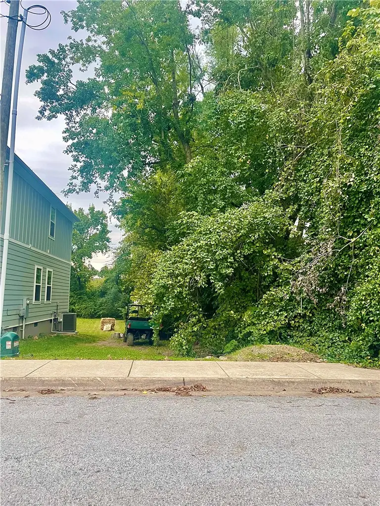 W 7th Street, Fayetteville, AR 72701 - #3