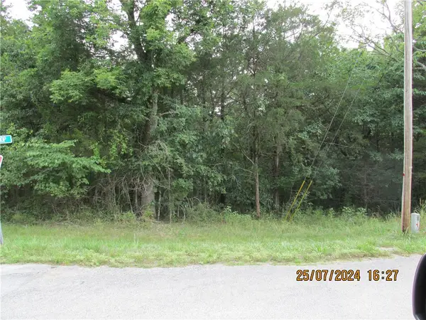 39 W Thomas Circle, Holiday Island, AR 72631