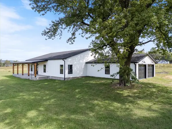 22372 North Road, Summers, AR 72769