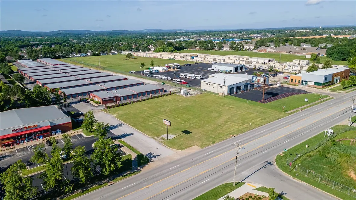 2569 E Robinson Avenue, Springdale, AR 72764 - #1