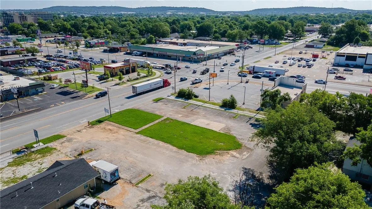 983 W Sunset Avenue, Springdale, AR 72764 - #1