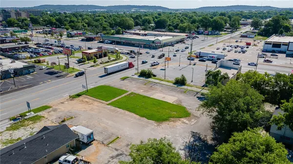 983 W Sunset Avenue, Springdale, AR 72764