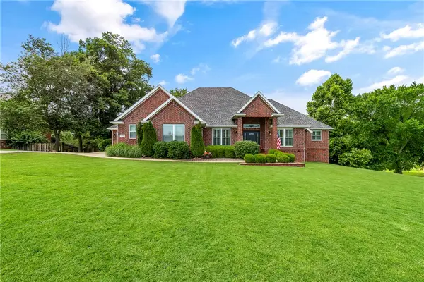 348 Whitcliff Drive, Cave Springs, AR 72718