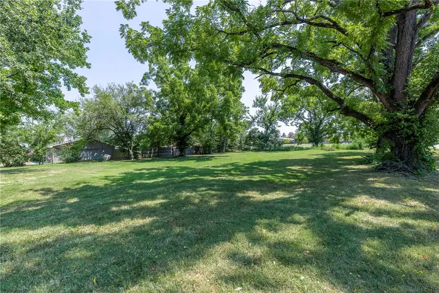 1002 NE 2nd Street, Bentonville, AR 72712 - #2