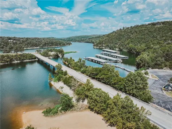 11 Green Meadow Unit 2 Lane, Holiday Island, AR 72631