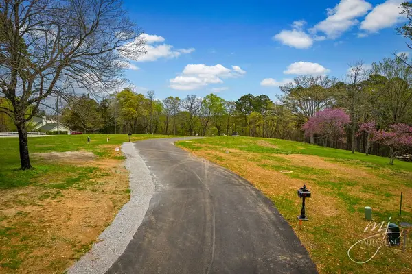12 Pine Crest Lane, Eureka Springs, AR 72632