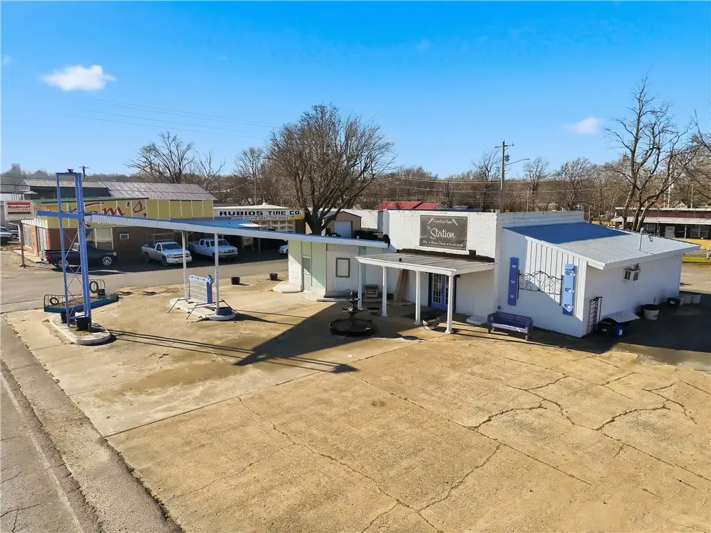 326 S 2nd Street, Stilwell, OK 74960 - #1