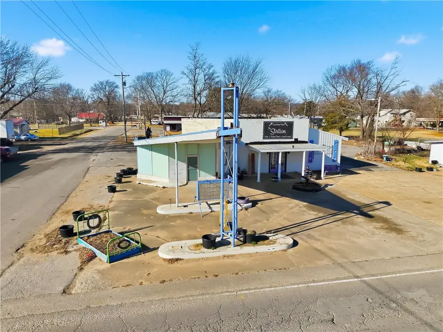 326 S 2nd Street, Stilwell, OK 74960 - #2
