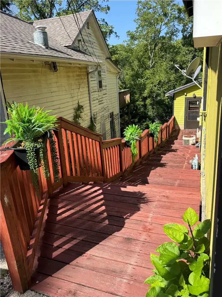 8 Linwood Avenue, Eureka Springs, AR 72632 - #3