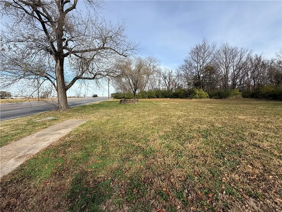 1013 Old Missouri Road, Springdale, AR 72764 - #2