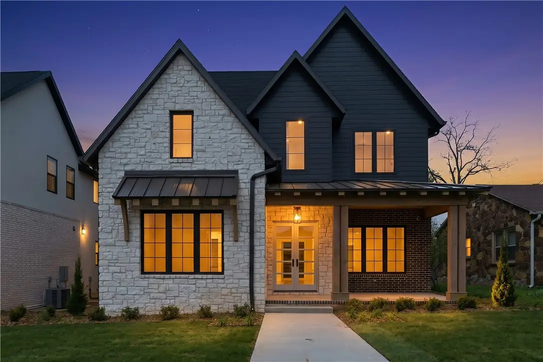 716 W Central Avenue, Bentonville, AR 72712 - #1