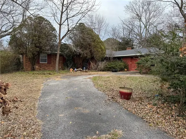 3790 E Fox Hunter Road, Fayetteville, AR 72701