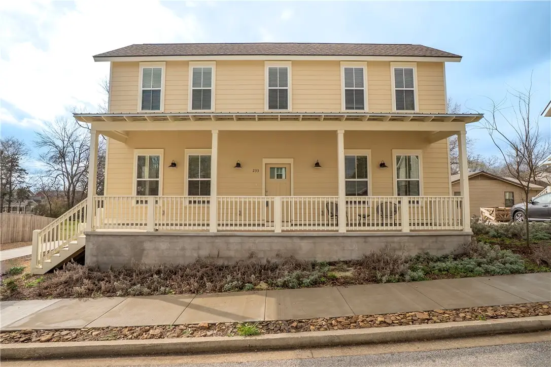 233 E 10th Street, Fayetteville, AR 72701 - #1