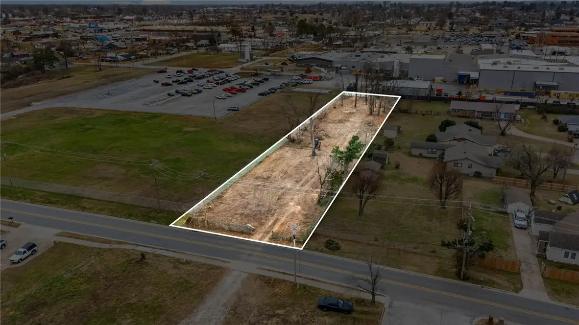 1128 W Persimmon, Rogers, AR 72756 - #1