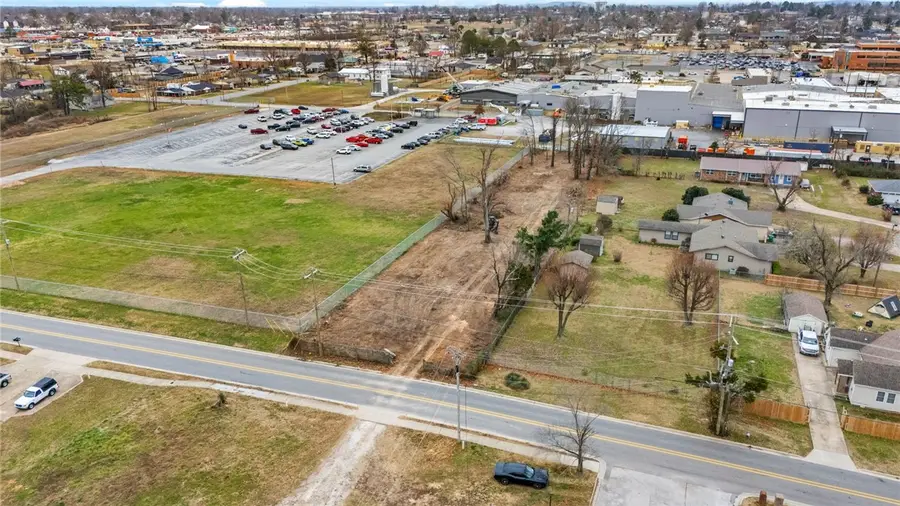 1128 W Persimmon, Rogers, AR 72756 - #2