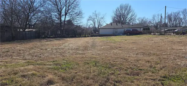 403 E Velma Avenue, Springdale, AR 72764