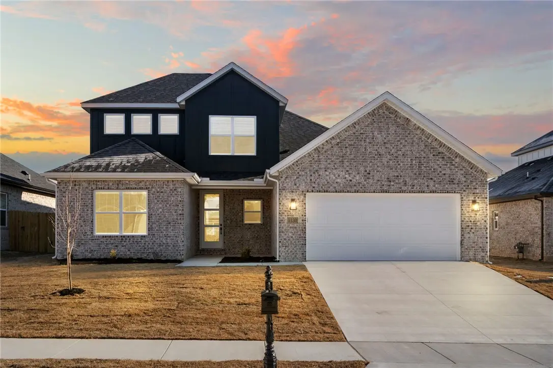 1231 Mammoth Street, Bentonville, AR 72713 - #1