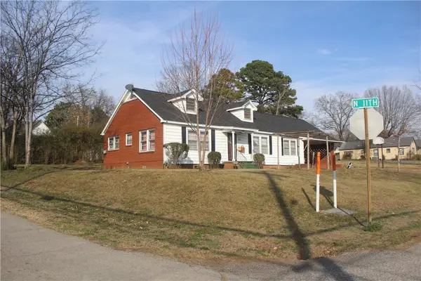 1008 W College Street, Ozark, AR 72949