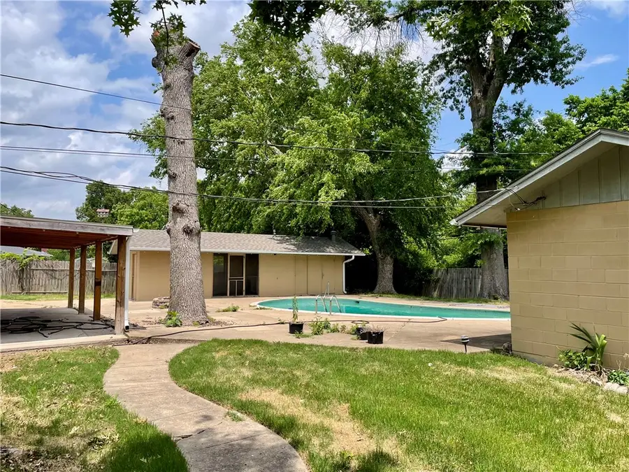 110 Rogers Circle Drive, Springdale, AR 72764 - #3